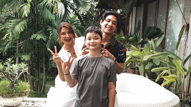 Men sikni ushlab turishni yaxshi koraman Erkak azolarning porno videolari