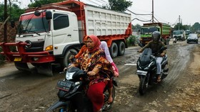 Viral Ajudan Bupati Kutai Barat Tendang Sopir Truk Usai Berebut Jalan