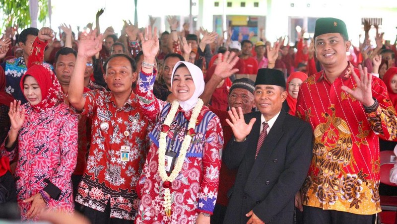 Bupati Klaten, Sri Mulyani, meresmikan Embung Krikilan sebagai destinasi wisata baru di Desa Krikilan, Kecamatan Bayat, Selasa (21/11).