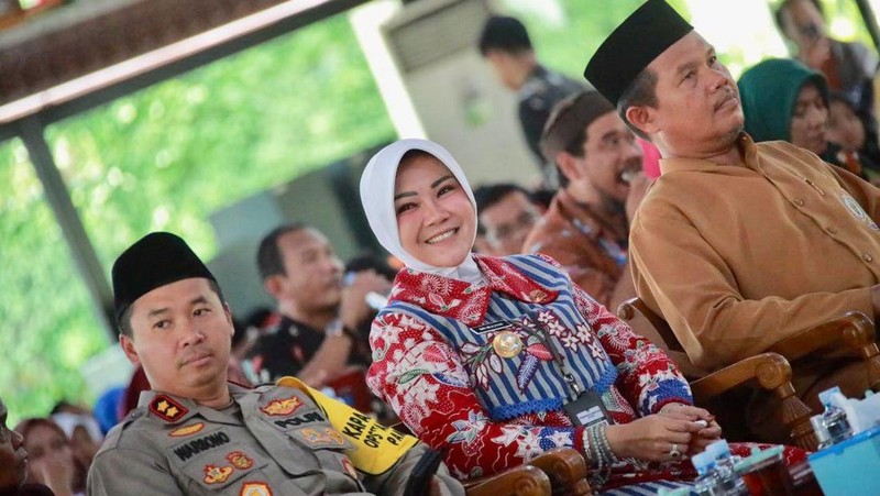 Bupati Klaten secara resmi membuka lomba Musabaqah Tilawatil Qur'an (MTQ) Pelajar ke-30 Tingkat Kabupaten Klaten yang diselenggarakan di Pendopo Pemkab Klaten.