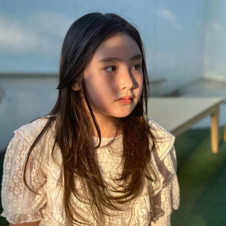 <p>Paras cantik perpaduan dari sang ayah dan ibundanya juga menjadi sorotan. "Dirly versi cewe," tulis akun <em>@putri****,</em> "Mukanya dirly bulenya dari celine..tapi malah jadi korea..cantik bgt," tulis akun <em>@_nona****.</em> (Foto: Instagram@celine_evangelista)</p>
