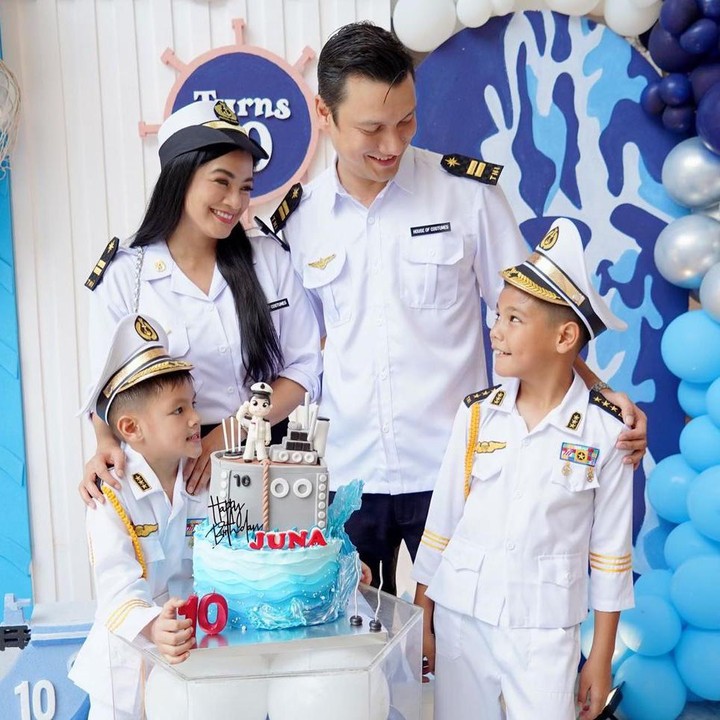 <p>Selamat ulang tahun Juna, kita doakan semoga Juna tumbuh menjadi anak yang selalu sehat, bahagia, dan membanggakan keluarganya ya, Bunda. (Foto: Instagram @titi_kamall)</p>
