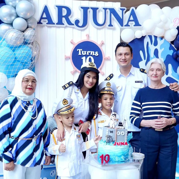 <p>Juna lahir pada 16 November 2013. Dalam perayaan ultahnya, dibuat acara dengan tema pelaut, nih.(Foto: Instagram @titi_kamall)<br /><br /><br /></p>