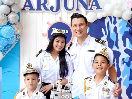 5 Potret Ultah ke-10 Juna Putra Titi Kamal dan Christian Sugiono Bertema Pelaut