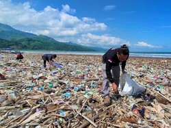 Pejuang Daur Ulang Sampah Pesisir Loji Sukabumi Itu Telah Berpulang