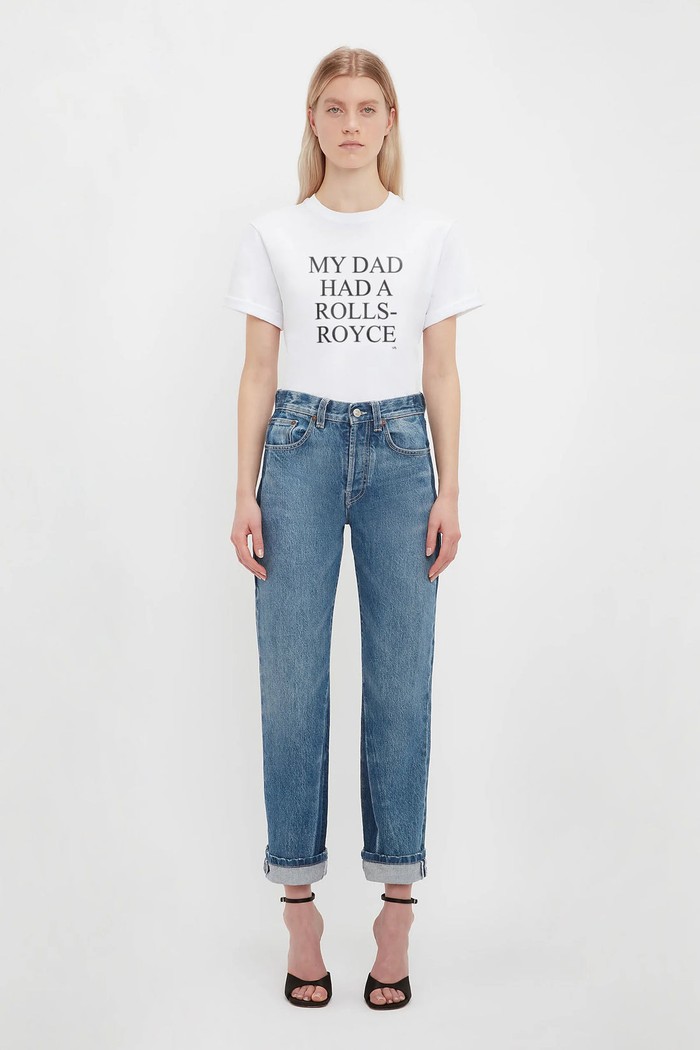 Victoria Beckham Rilis Kaus Oblong "My Dad Had a Rolls-Royce"