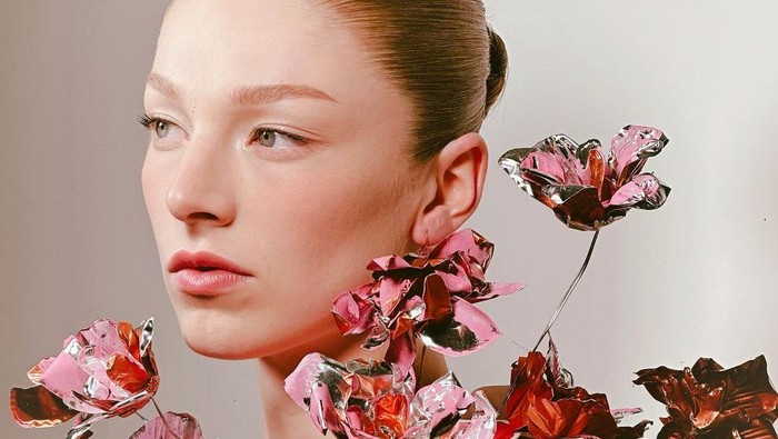 Outfit Fantastis Hunter Schafer di Premier The Hunger Games: The Ballads of Songbirds & Snakes