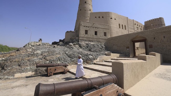 FOTO: 'Kota Jin', Mitos Magis Menghantui Oasis Kuno di Oman