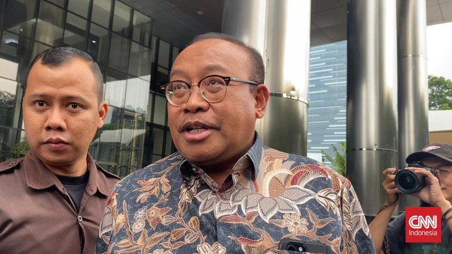 Pj Gubernur NTB Lalu Gita diperiksa sebagai saksi untuk Walkot Bima M Lutfi yang jadi tersangka korupsi. Ia ditanya soal izin penerbitan lelang.