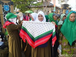 Lantang Suara Maryati Bela Palestina dari Jalanan Pantura Subang