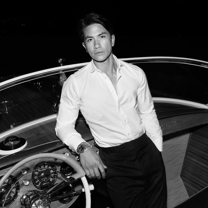 <p>Pangeran Mateen sendiri lahir pada 10 Agustus 1991, Bunda. Sayangnya, kedua orang tua Mateen harus bercerai ketika dirinya kecil, atau tepatnya pada tahun 2003. (Foto: Instagram: @tmski)</p>
