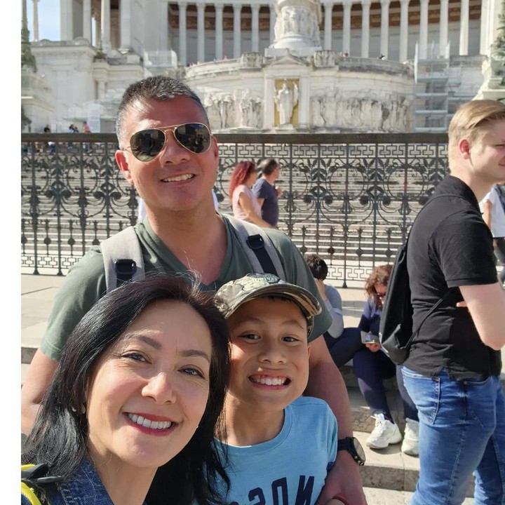 <p>Menikah dengan bule, kini kehidupan Susan berjalan dengan happy di negara asal sang suami. Melalui media sosial Instagram, ia kerap membagikan momen bersama keluarga, nih. (Foto: Instagram @sbachtiar)</p>