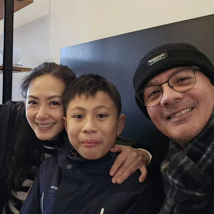 <p>Susan Meilani Bachtiar adalah aktris, model, dan presenter Indonesia, Bunda. Ia menikah dengan pria Belanda bernama Roger van Tongeren dan melahirkan seorang anak laki-laki bernama Tristan van Tongeren. (Foto: Instagram @sbachtiar)<br /><br /><br /></p>