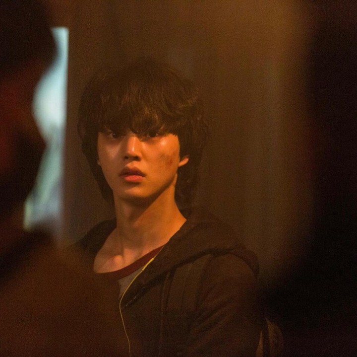 <p>Masih dari <em>Sweet Home</em>, potret ini menampilkan Song Kang dalam musim pertamanya ketika karakter Cha Hyun-soo masih belum segarang di musim kedua drakor ini. Konflik mengerikan apa ya yang sedang dihadapi karakter Song Kang? (Foto: Instagram @songkang_b)</p>