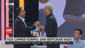 VIDEO: Tiga Capres Berkumpul dan Bertukar Kado