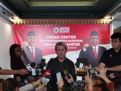 TPN Bantah Pose 3 Jari Mahfud Bareng Pilot Garuda Sebagai Kampanye
