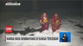 VIDEO: Warga India Sembahyang di Sungai Tercemar