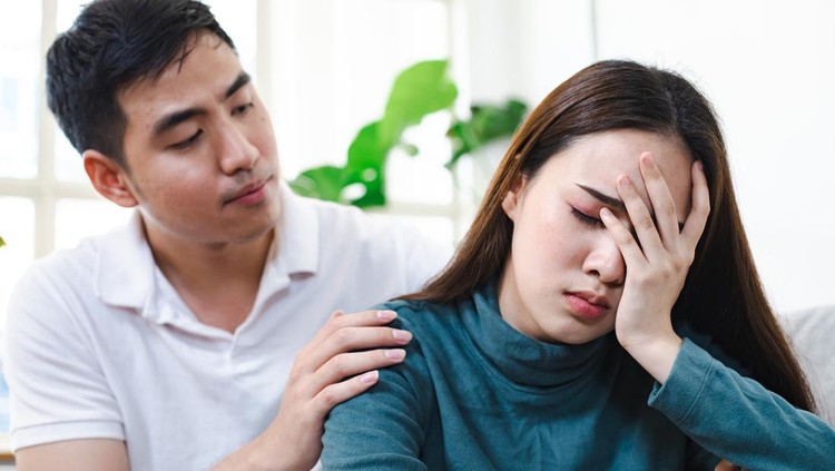 Husband and wife who do not understand each other unhappy in marriage. After they quarreled The relationship is coming to an end.