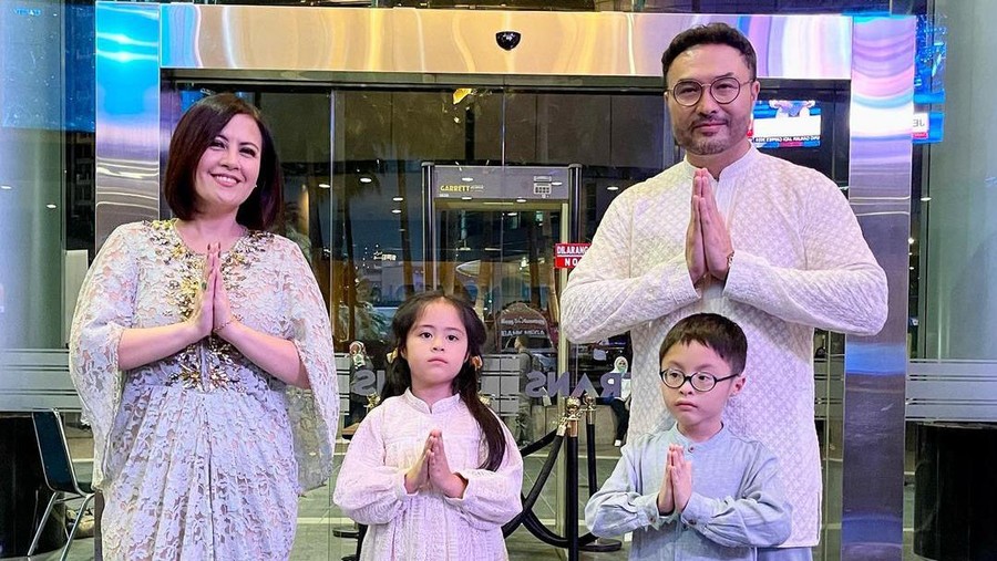 Anak Kembar Cynthia Lamusu dan Surya Saputra Anak Kembar Cynthia Lamusu dan Surya Saputra