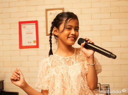 Cerita Atiya Purnomo Jadi Puteri Kesenian Cilik Banten & Menang Lomba Nyanyi di Italia