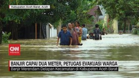 VIDEO: Banjir Capai Dua Meter, Petugas Evakuasi Warga