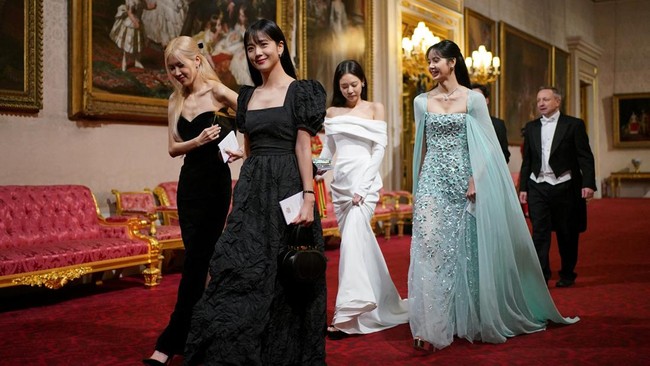  BLACKPINK Tampil Memukau dalam Gaun Regal di Makan Malam Istana Buckingham