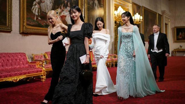 Pesona BLACKPINK Tampil Bak Putri Raja di Istana Buckingham Pesona BLACKPINK Tampil Bak Putri Raja di Istana Buckingham