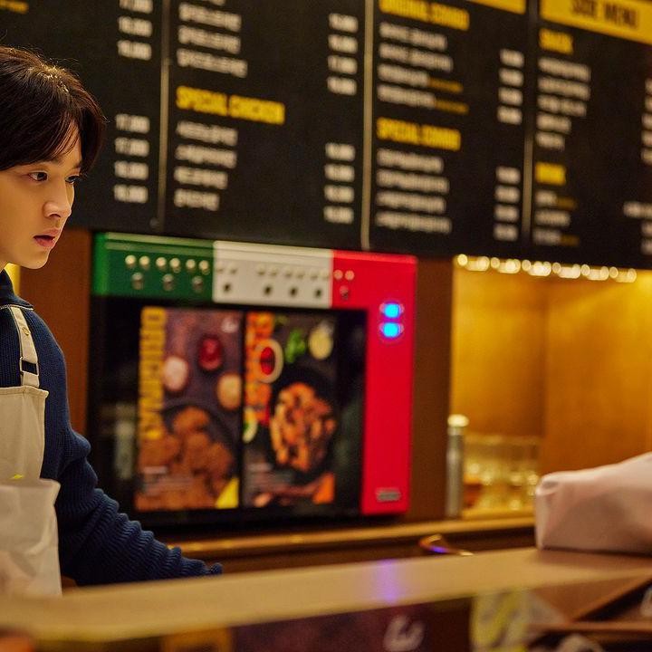 <p>Di urutan pertama, ada Jang Do Yoon yang berperan sebagai Song Yu Chan yang merupakan sahabat dari Jung Da Eun, pemain utama perempuan dalam drama <em>Daily Dose of Sunshine</em>, Bunda. (Foto: Instagram @netflixkr)</p>