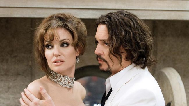 Bioskop Trans TV akan menayangkan film The Tourist (2010) malam ini, Rabu (22/11) pukul 21.00 WIB.