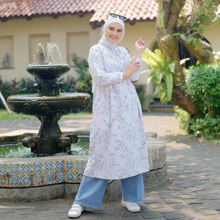 <p>Zee Zee Shahab merupakan salah satu finalis Gadis Sampul tahun 2001. Sebelum ikut ajang pemilihan ini, Zee Zee sudah terlebih dulu aktif sebagai penyanyi cilik, Bunda. (Foto: Instagram @zeezeeshahab)</p>