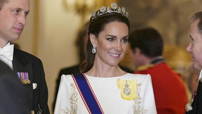 Princess of Wales Kate Middleton lagi-lagi mencuri perhatian. Dalam tampilan teranyarnya, ia mengenakan tiara yang telah disimpan selama hampir satu abad.