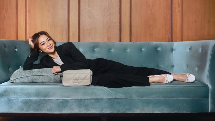 Nikita Willy Tampil Ekstra Elegan sebagai Muse Baru STACCATO