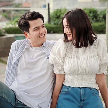 Cinta Lokasi Berujung ke Pelaminan: 8 Pasangan Selebritas Ini Berhasil Membuktikannya!