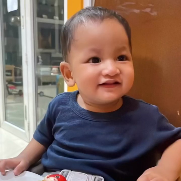 <p>"Kay sudah bisa berdiri, perasaan kemarin masih bayi," kata seorang netizen. "<em>MasyaAllah</em>. Sehat selalu buat Mbak Vanny sekeluarga," tutur netizen lainnya. (Foto: Instagram: @calystavannyws)</p>