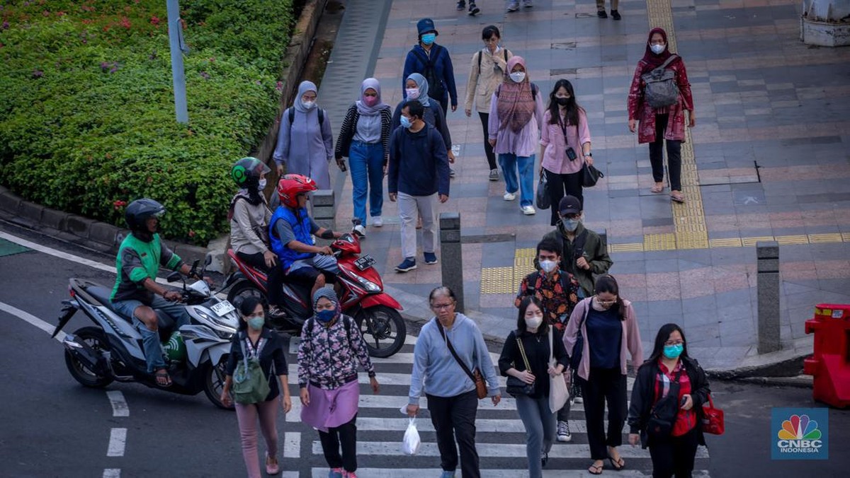 Kantong Kering Melanda Warga RI, Bansos Rp 5,4 Juta Jadi Solusi?