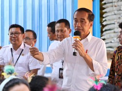 Jokowi Pastikan Bagi-bagi Beras 10 Kg Lanjut hingga Maret 2024