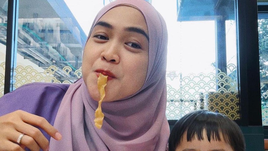 Momen kuliner Ria Ricis