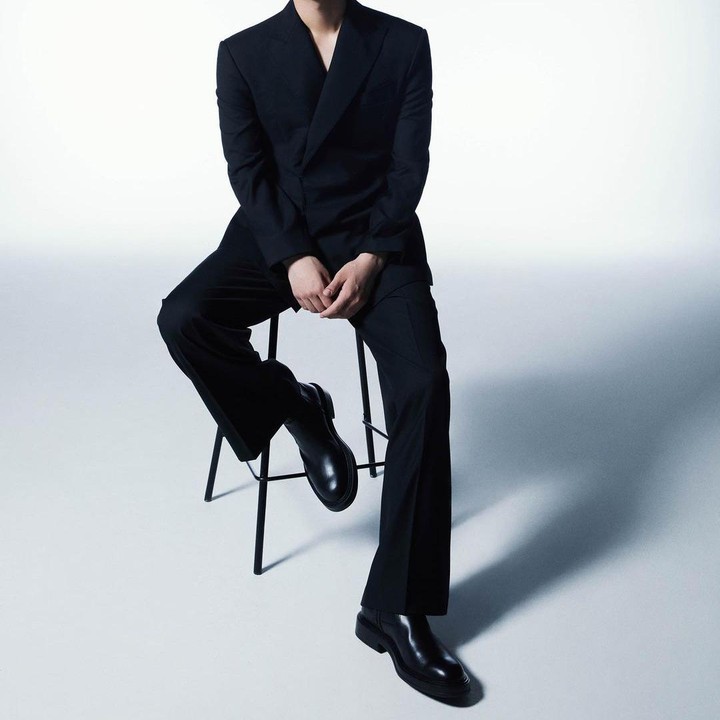 <p>Selanjutnya, aktor tampan Choi Hyun Wook yang berperan sebagai Ha Yi Chan, seorang anak remaja yang kedatangan anaknya dari masa depan dalam drama <em>Twinkling Watermelon</em>. Perannya yang lucu menjadi sorotan nih, Bunda. (Foto: Instagram @_choiiii__)</p>