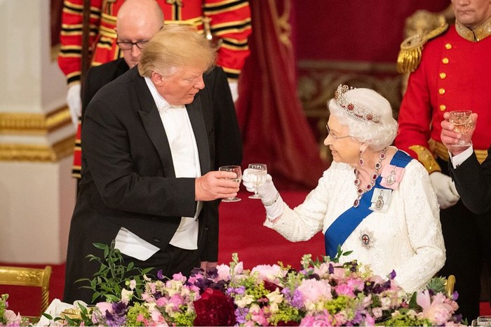 Ratu Camilla Tampil Menawan Kenakan Tiara Ratu Elizabeth II