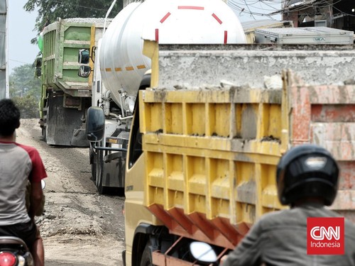 Terjebak Macet Berjam-jam di Parungpanjang Imbas Blokade Truk Tambang