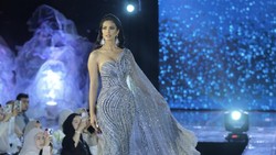 Bergaun Pengantin, Vina Sitorus Tampil Memukau Bareng Aura Kasih-Tasya Farasya