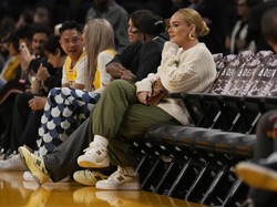 Penampilan Terbaru Adele dan Rich Paul, Pamer Cincin Nikah saat Nonton NBA