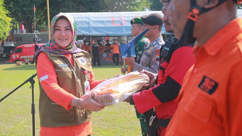 Pemkab Klaten menggelar apel gelar pasukan untuk menghadapi ancaman bencana hidrometeorologi kering & hidrometeorologi basah di Kabupaten Klaten tahun 2023/2024