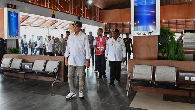 Menhub Budi Karya memastikan Bandara Douw Aturure di Nabire dan Bandara Siboru di Fakfak akan diresmikan Presiden Joko Widodo pada Kamis (23/11).
