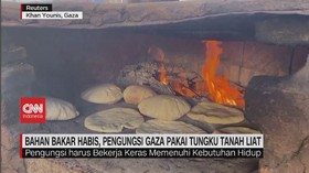 VIDEO: Bahan Bakar Habis, Pengungsi Gaza Pakai Tungku Tanah Liat