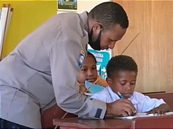 Kisah Bripka Arui Mengajar Siswa SD di Papua Barat Daya Seorang Diri