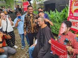 Abraham Samad dkk Cukur Rambut Depan KPK Seusai Firli Jadi Tersangka