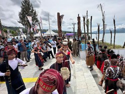 Bupati Samosir Resmikan Totem Kamoro, Sebut Simbol Persahabatan Dua Suku