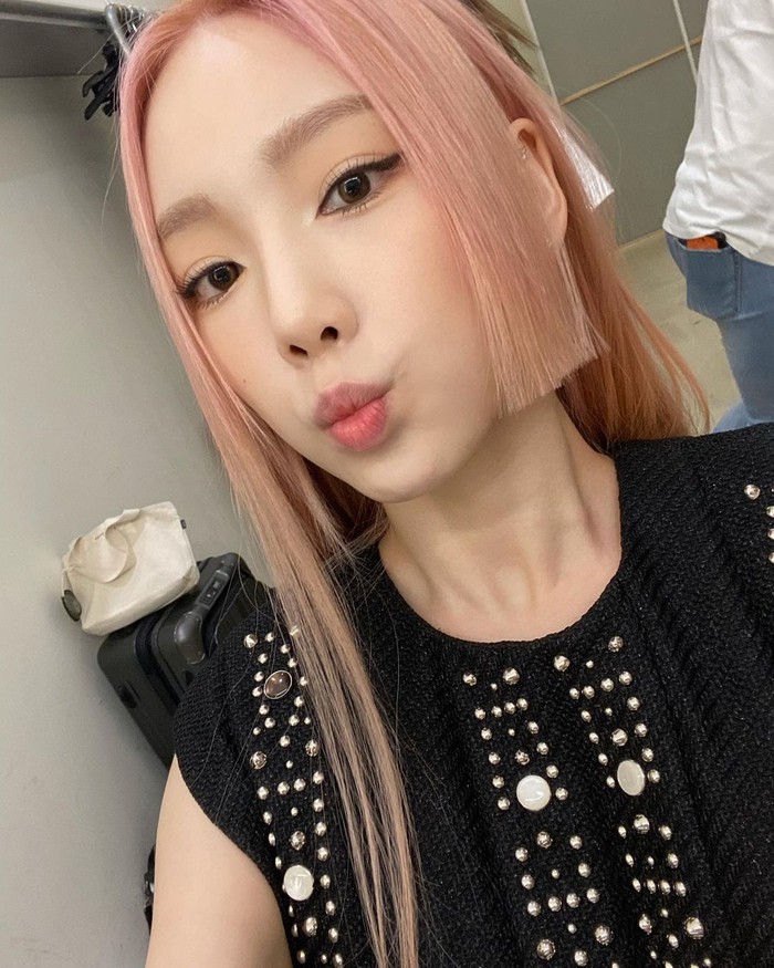 Hime haircut ala Taeyeon SNSD ini bisa menjadi inspirasi untuk kamu yang tidak suka memakai poni./ Foto: Instagram/taeyeon_ss