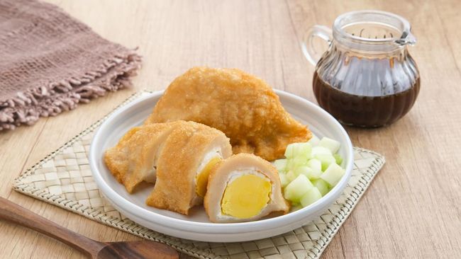 Makanan pempek juga bisa divariasikan tanpa menggunakan ikan tenggiri. Simak resep pempek tanpa ikan yang enak dan anti-gagal.